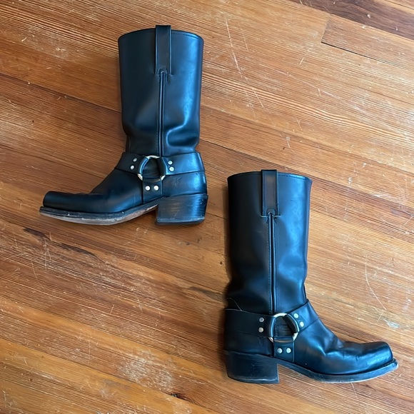 Frye - Picture 7 of 9